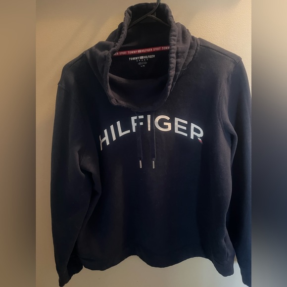 Tommy Hilfiger ladies hoodie and sunglasses - Picture 3 of 6